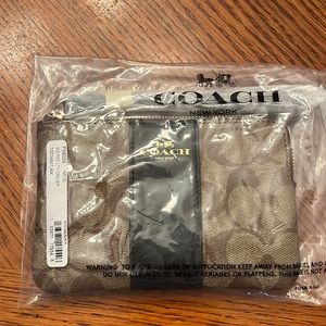 Coach corner zip wristlet in signature canvas - NWT